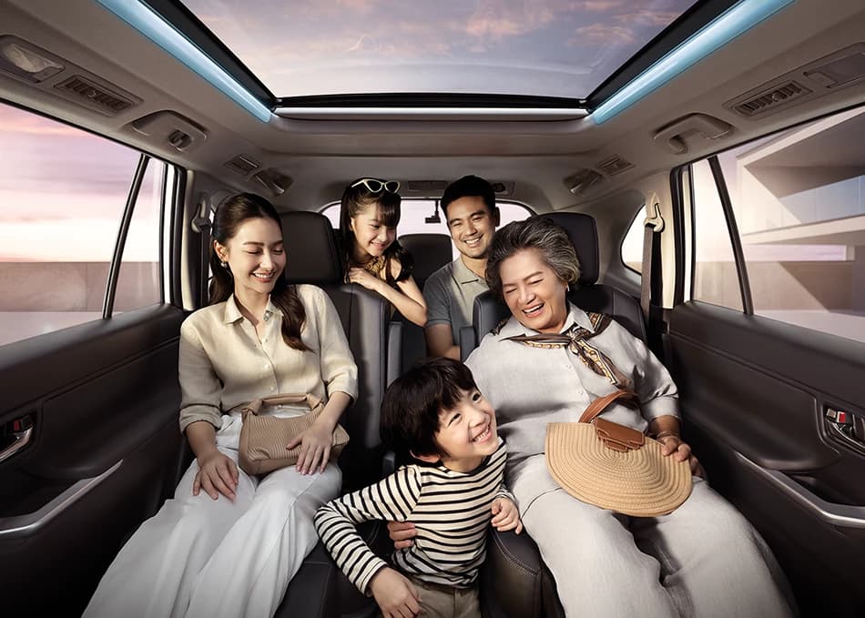 Toyota Innova Zenix Q cabin with panoramic moonroof